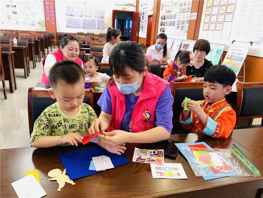 【新春走基层】春运首日 铁路本溪站用精彩演出拉开春运帷幕